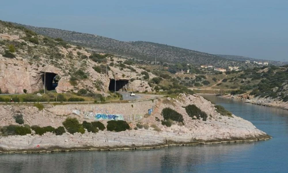"Τρύπες του Καραμανλή": Σοβαρες βλάβες - Κλειστή η Αθηνων-Σουνίου